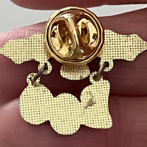 Two fabulous Halloween pins.  Pumpkin pin is ceramic. Bat pin is metal. - Picture 12 of 15